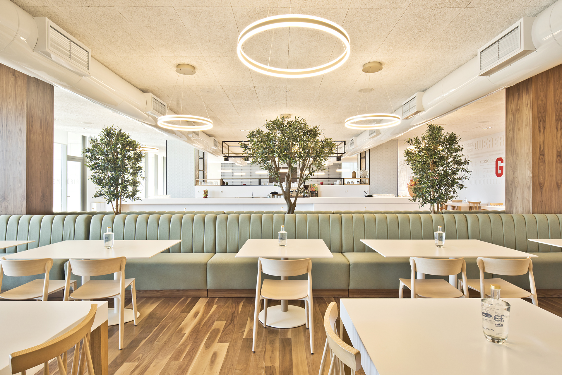 Grâce à la décoration des restaurants, nous créons des espaces fonctionnels et confortables.